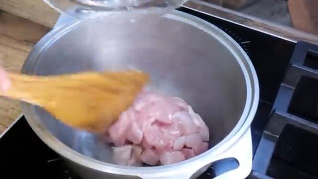 Куриная грудка в кисло-сладком соусе с овощами к гарниру. Просто, быстро и очень вкусно.