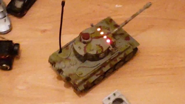 World of Tanks Ика играет с танком на пульте крушит машинки ? смотреть онлайн