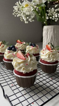 РЕЦЕПТ КАПКЕЙКОВ «БАРХАТ»🍓 #рецепт #кондитер #торт #пасха #кулич #рулет #торткондитер #тесто
