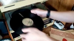 МЕЖ ВЫСОКИХ ХЛЕБОВ ЗАТЕРЯЛОСЯ. Поёт - Лидия Русланова.