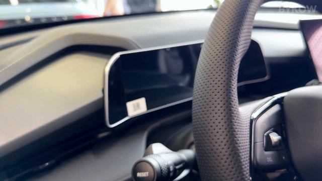 Сколько стоят Geely 2025. Обзор на новые Джили в салоне (Мон смотреть онлайн