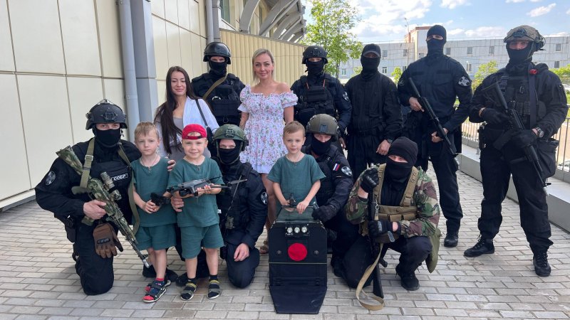 тройняшки и бойцы СОБР. под защитой настоящих мужчин
