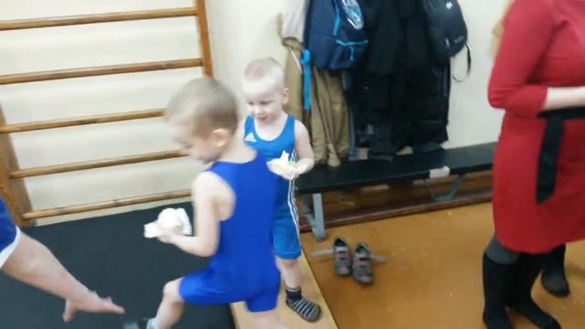 День рождения тренера. Раздача плюшек. смотреть онлайн