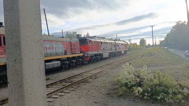 *Еле успел, простите за столб в видео*. 2ТЭ116-1453/ТЭМ18ДМ-545 смотреть онлайн