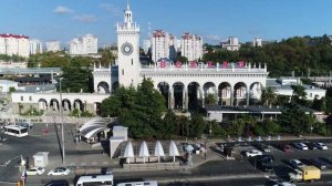 Парковка у железнодорожного вокзала Сочи вновь стала бесплатной