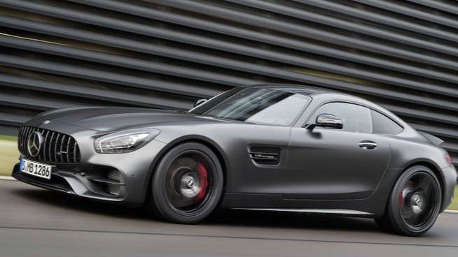 Дрифт на белом Mercedes Benz (MB) смотреть онлайн