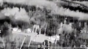 Воздушные бои. На видео маленькие FPV один за другим таранят большие мультикоптеры ВСУ.