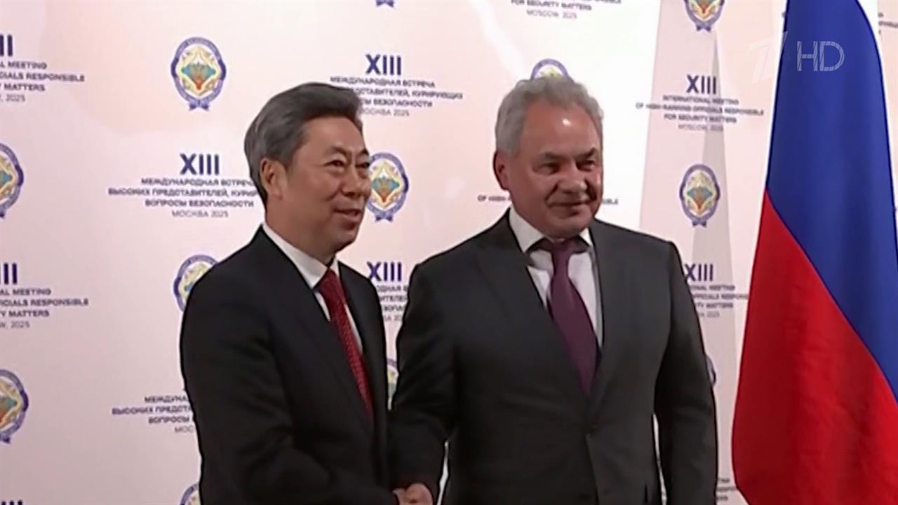 Сергей Шойгу провел встречу с членом Политбюро ЦК Компартии Китая Чэнь Вэньцином