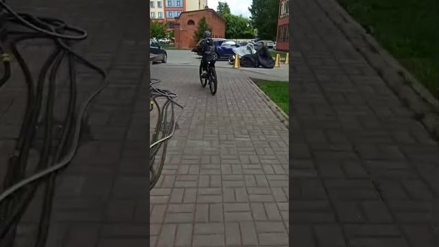 Ездим вокруг дома