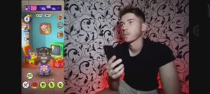 Чувак нашёл что-то странное в этой игре...