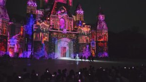 Остров Винперл (Vinpearl) вечернее шоу, проекция на замок, красиво, как в сказке... Нячанг, Вьетнам.