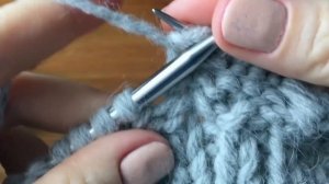 Модная шапка спицами с шишечками. Мастер-класс от Nataly Masters.