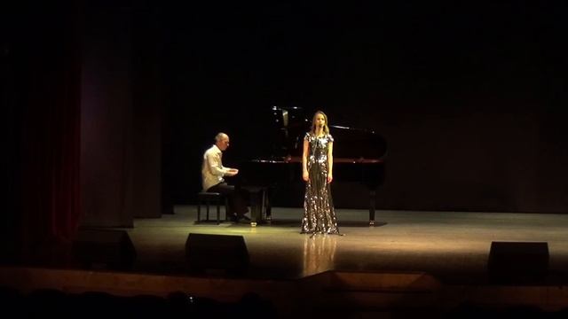 "Пообещайте мне любовь" (И. Вознесенский - Е. Крылатов), Любовь Сафонова.