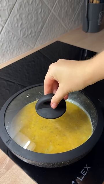 🧀 Классная идея как преобразить завтрак! #омлетссыром смотреть онлайн
