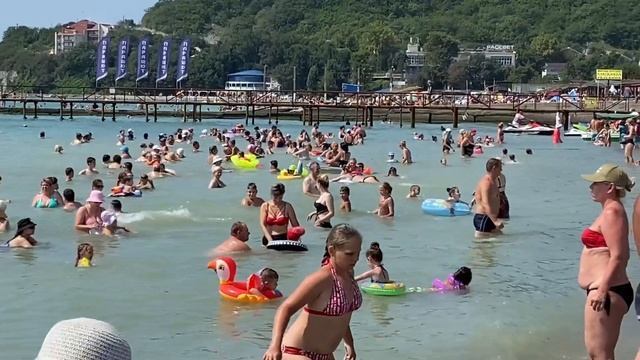 АРХИПО-ОСИПОВКА! ПЛЯЖИ ПОРВАНЫ ОТ НАПЛЫВА ТУРИСТОВ! ВСЕ ПРИЕХАЛИ НА МОРЕ! 26.08.21г.