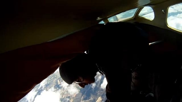 Парашютные прыжки с тандем-инструктором / Jumping with tandem instructor