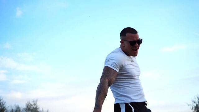 ДЯДЯ КАРИМ - ЕМ КАЗЫ И БАУРСАКИ смотреть онлайн