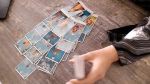 Человек чем-то обеспокоен? чем? таро прогноз