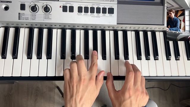 Подбираю на пианино песню «Музыкант» К.Никольского смотреть онлайн