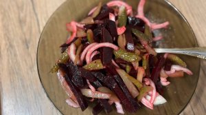Салат из свёклы с соленым огурцом