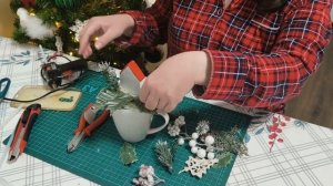 НОВОГОДНЯЯ КОМПОЗИЦИЯ СВОИМИ РУКАМИ 🎄 Простая новогодняя поделка в кружке 👉 Можно творить с детьми!