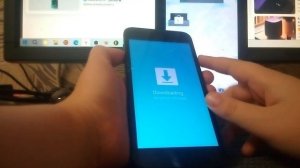 Как войти и как выйти из режима "Downloading Don't turn off target!" на