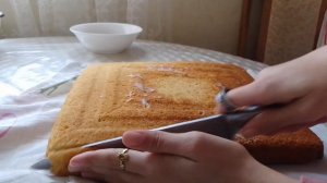 Невероятно вкусный пирог с варёной сгущёнкой и орехам