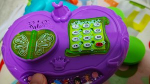 играем в игрушечный детский телефон