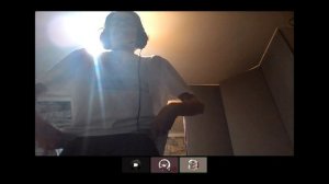 маленькая тумбочка позирует перед камерой