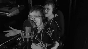 Гена Корекин исполняет песню «Красный конь»