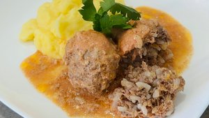 Тефтели с рисом и подливкой в духовке / Как приготовить тефтели с рисом в соусе - очень нежные