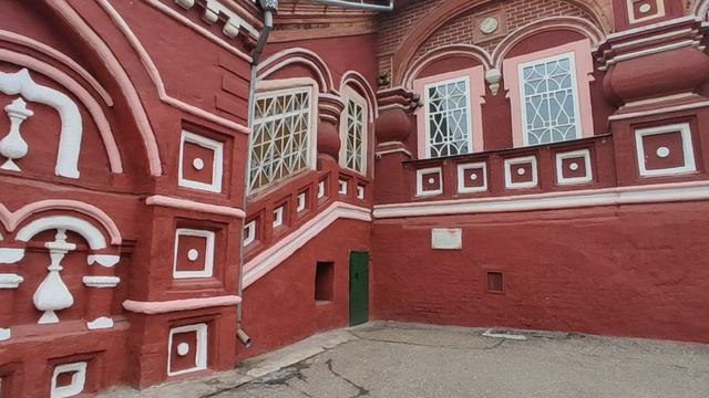 Кострома. Церковь Воскресения Христова на Дебре. Вход в ворота.