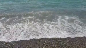 Жаркая погода +20 С, вода +12 С. Пляж Гренада. Купаются и з?