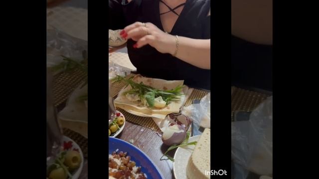 Лаваш с яйцом и зеленьюармянский бурумshortvi