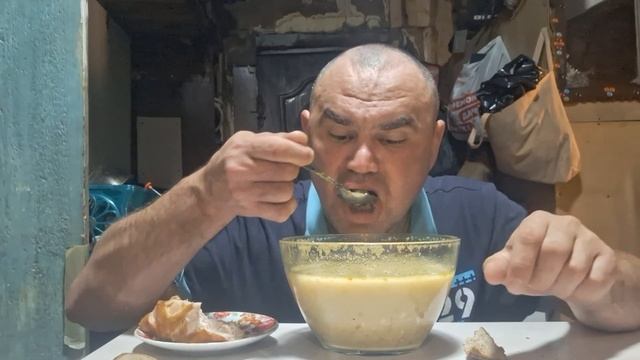 МУКБАНГ/ГОРОХОВЫЙ СУП С КОПЧЁНОЙ КУРИНОЙ ГРУДКОЙ 🐔 смотреть онлайн