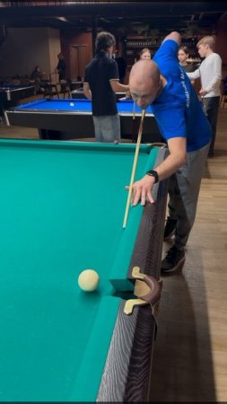 Крутой свояк в центральную лузу 🔥🔥🔥 #shorts #billiard #обучение #бильярд #развлечение #спорт