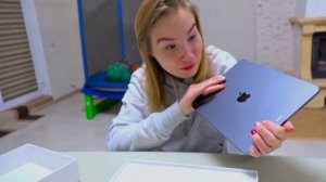 Света и Богдан не поделили планшет и пекут волшебные б