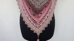 Шаль-бактус вязаный крючком