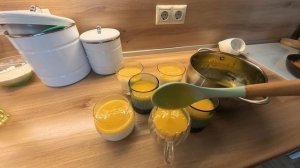 Вкусная панакота, грибной салат, торт из печени, торт с кремом.