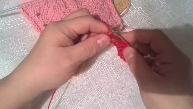 Ажурный узор спицами идеально для вязании шапок и шарфов