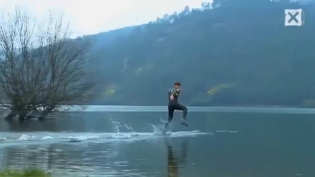 Забавное видео. Бег по воде 🏃 смотреть онлайн