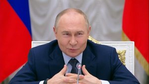 "Я так не считаю" - Путин рассказал, что его называли киборгом