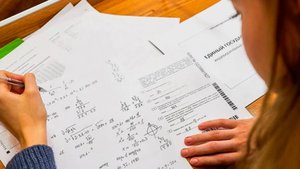 ЕГЭ по математике сдают российские школьники