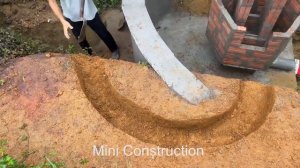 Строительство мини-изогнутой плотины гидроэлектростанции с уникальными турбинами