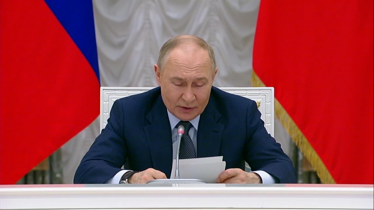 Путин: западные элиты превращают в декорации свободу, демократию и права человека
