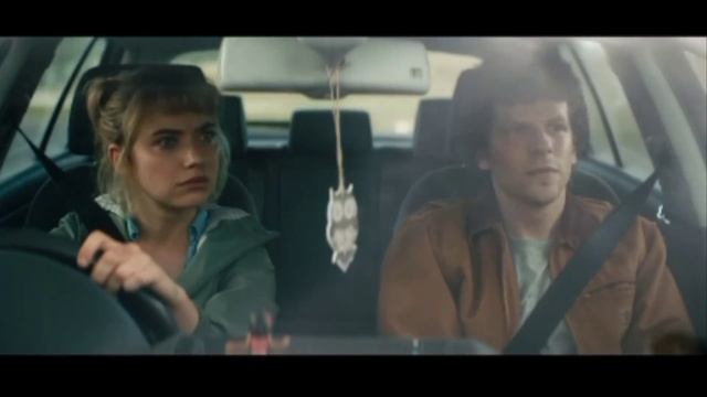 Сцена из фильма "Вивариум" поиск выезда из котеджного посёлка смотреть онлайн