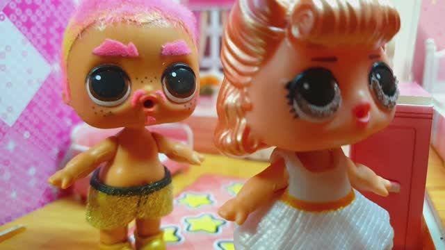 Строгий дедушка рассудил внуков смотреть онлайн