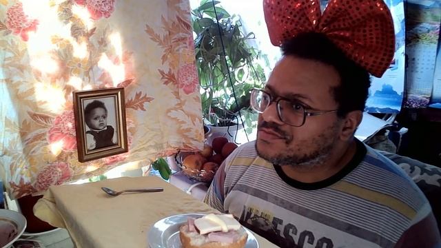 Мама пока ехала домой, придумала эти хот-гамбургеры. смотреть онлайн