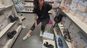 ПРИМЕРКА ОБУВИ в магазине.В ПРИМЕРОЧНОЙ. СКРЫТАЯ КАМЕРА с родителями. Едим ГАДОСТИ.