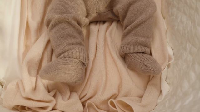 Born to Bloom костюм для мальчика из кашемира и шерсти ягнен смотреть онлайн